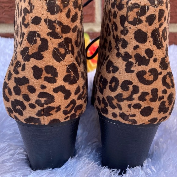 Y.not? Oana Beautiful Leopard print tie up booties with chunky heels size 7M - Picture 5 of 12